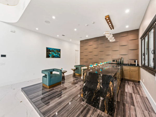 Luxurious 8-Bedroom Vacation Home in Orlando - Private Pool & Resort Amenities